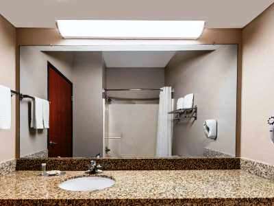 bathroom - hotel super 8 by wyndham fort worth north - fort worth, united states of america