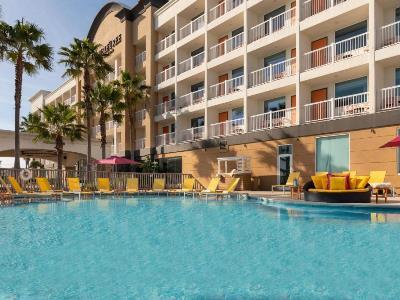 outdoor pool - hotel doubletree by hilton galveston beach - galveston, united states of america