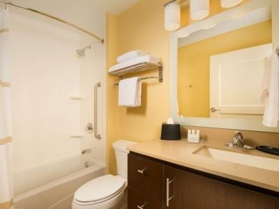 bathroom - hotel towneplace suites dallas dfw arpt north - grapevine, united states of america