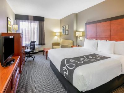 bedroom 3 - hotel la quinta inn ste dfw apt south / irving - irving, united states of america