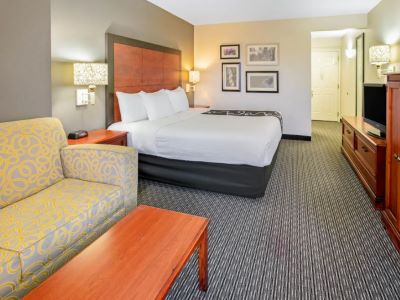 bedroom - hotel la quinta inn ste dfw apt south / irving - irving, united states of america