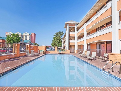 outdoor pool - hotel days inn irving - irving, united states of america