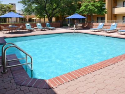 outdoor pool - hotel courtyard dallas las colinas - irving, united states of america