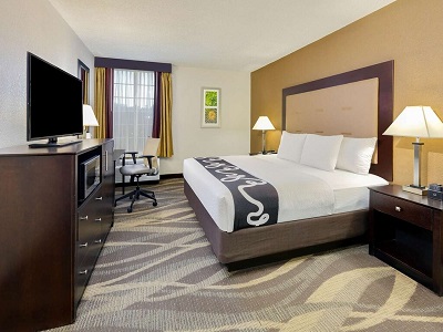 bedroom - hotel la quinta inn dallas las colinas - irving, united states of america