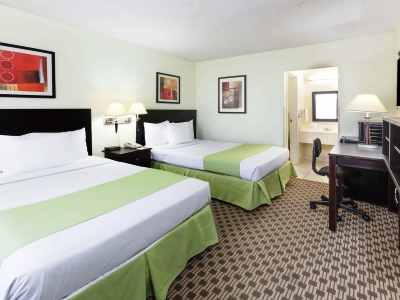 bedroom 2 - hotel days inn wyndham grapevine dfw apt north - irving, united states of america