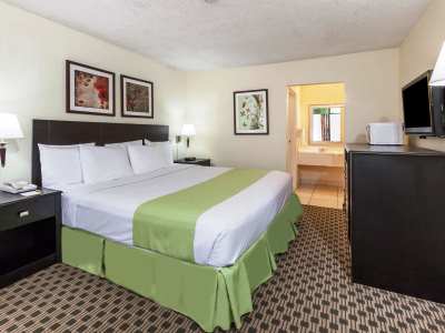 bedroom 3 - hotel days inn wyndham grapevine dfw apt north - irving, united states of america