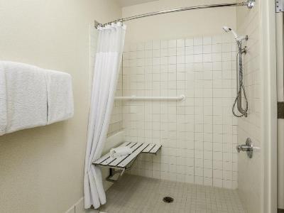 bathroom - hotel courtyard dallas lewisville - lewisville, united states of america