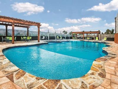 outdoor pool - hotel la quinta wyndham mcallen convention ctr - mcallen, united states of america