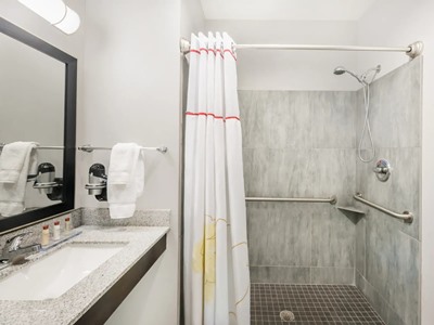 bathroom 1 - hotel hawthorn suites by wyndham midland - midland, texas, united states of america