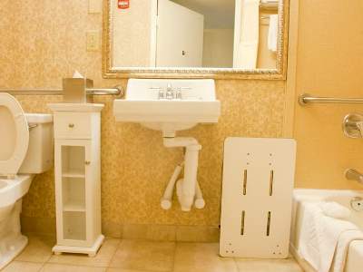 bathroom - hotel doubletree by hilton hotel midland plaza - midland, texas, united states of america