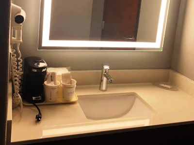 bathroom - hotel americinn by wyndham new braunfels - new braunfels, united states of america
