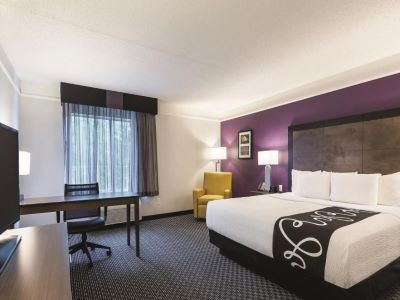 bedroom 4 - hotel la quinta inn n suites dallas plano west - plano, united states of america