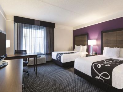 bedroom 1 - hotel la quinta inn n suites dallas plano west - plano, united states of america
