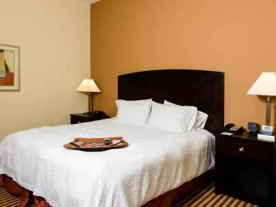 bedroom - hotel hampton inn and suites port arthur - port arthur, united states of america