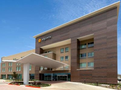 exterior view - hotel la quinta inn and suites round rock east - round rock, united states of america