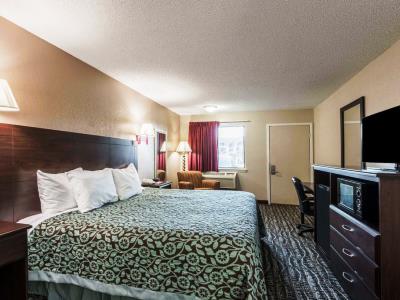 bedroom 1 - hotel days inn by wyndham san marcos - san marcos, texas, united states of america