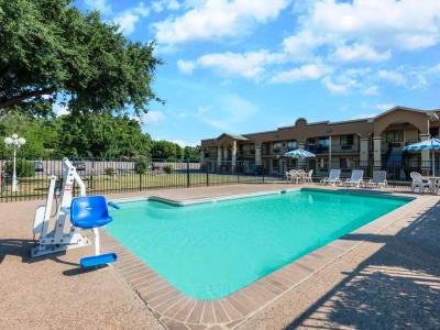 outdoor pool - hotel days inn by wyndham san marcos - san marcos, texas, united states of america