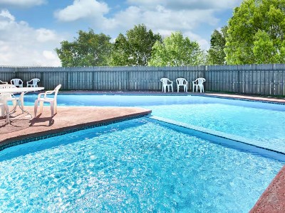 outdoor pool - hotel days inn by wyndham waco - waco, united states of america