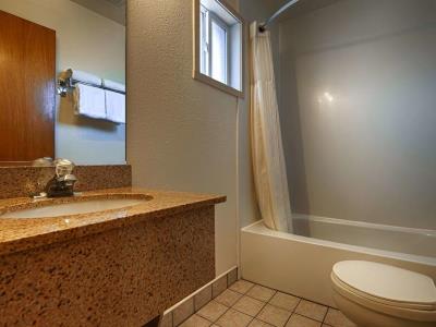 bathroom - hotel best western plus ruby's inn - bryce canyon, united states of america