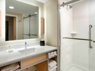 bathroom - hotel hilton garden inn lehi - lehi, united states of america