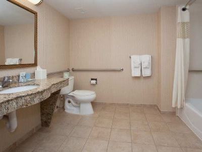 bathroom - hotel hampton inn - moab, united states of america