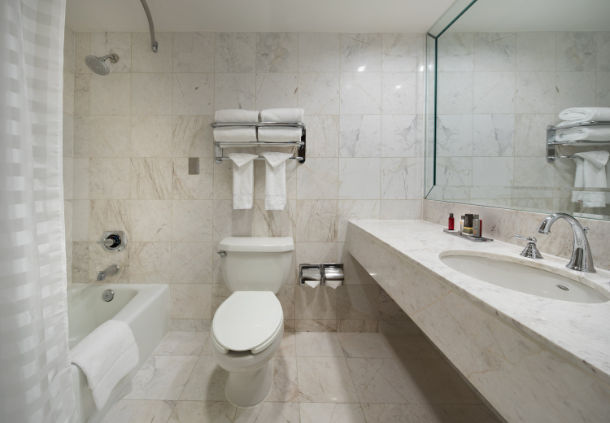 bathroom - hotel westfields marriott washington dulles - chantilly, united states of america