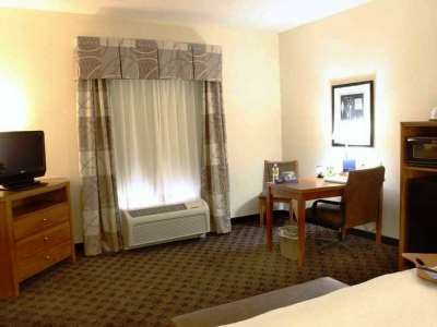 bedroom - hotel hampton inn ste chesapeake - square mall - chesapeake, united states of america