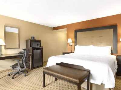 bedroom - hotel hampton inn and suites herndon - reston - herndon, united states of america