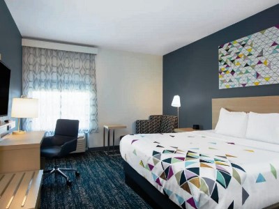 bedroom - hotel la quinta inn and suites dulles airport - manassas, united states of america