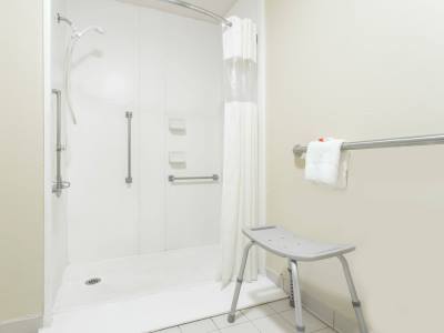 bathroom 1 - hotel days inn by wyndham norfolk airport - norfolk, virginia, united states of america