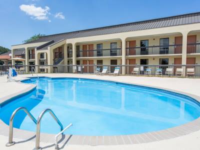 outdoor pool - hotel days inn by wyndham norfolk airport - norfolk, virginia, united states of america
