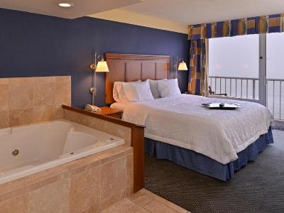 bedroom 3 - hotel hampton inn oceanfront north - virginia beach, united states of america