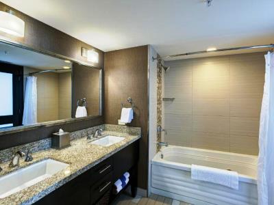 bathroom - hotel hilton vacation club oceanaire virginia - virginia beach, united states of america