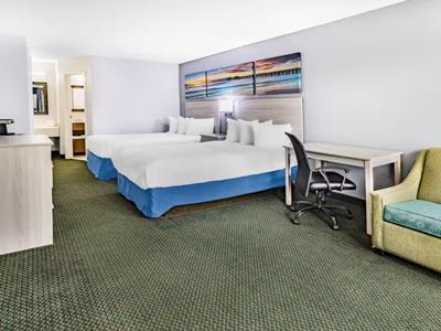 bedroom 1 - hotel days inn and suite williamsburg colonial - williamsburg, virginia, united states of america