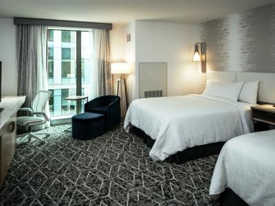 bedroom 1 - hotel hilton garden inn seattle bellevue dtwn - bellevue, washington, united states of america