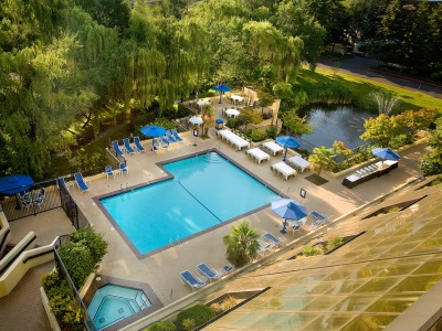 outdoor pool - hotel hilton bellevue - bellevue, washington, united states of america