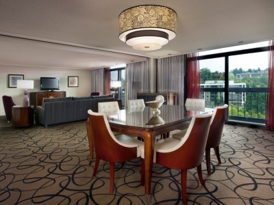 bedroom 4 - hotel hilton bellevue - bellevue, washington, united states of america