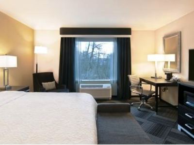 bedroom 1 - hotel hampton inn suites bellevue downtown - bellevue, washington, united states of america