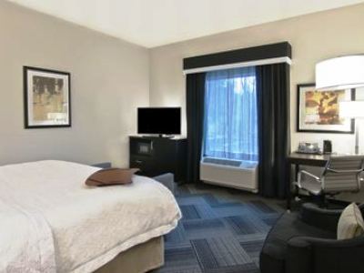 bedroom 2 - hotel hampton inn suites bellevue downtown - bellevue, washington, united states of america