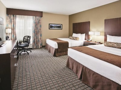 bedroom 1 - hotel la quinta inn suites wyndham bellingham - bellingham, united states of america