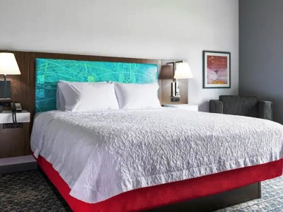bedroom - hotel hampton inn bellingham airport - bellingham, united states of america