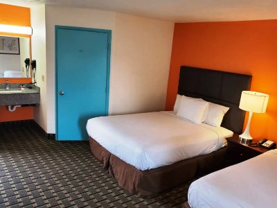 bedroom 2 - hotel howard johnson by wyndham spokane - spokane, united states of america