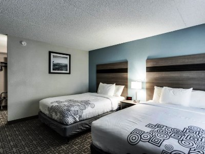 bedroom 1 - hotel days inn and suites by wyndham spokane - spokane, united states of america
