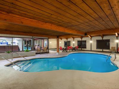 indoor pool - hotel days inn suites wyndham wisconsin dells - wisconsin dells, united states of america