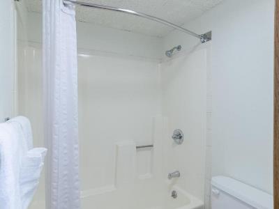 bathroom - hotel baymont by wyndham gillette - gillette, united states of america