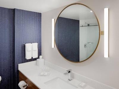 bathroom - hotel fairfield inn and suites atlantic city - absecon, united states of america