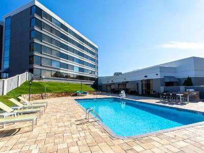 outdoor pool - hotel doubletree winston salem - university - winston-salem, united states of america