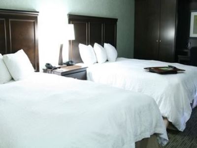 bedroom 1 - hotel hampton inn ridgefield park - ridgefield park, united states of america