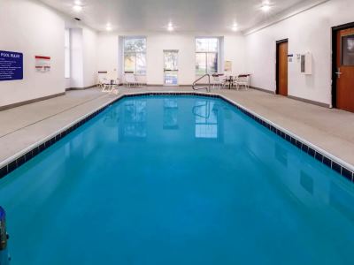indoor pool - hotel microtel inn sunbury/columbus i-71n - sunbury, united states of america