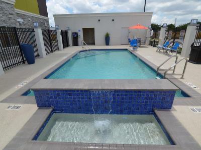 outdoor pool - hotel best western plus pasadena inn and suite - pasadena, texas, united states of america